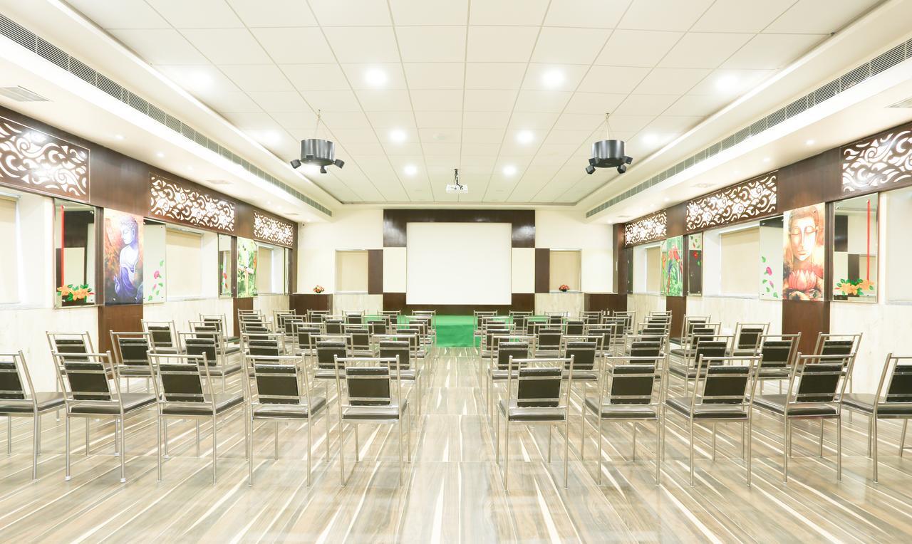 Treebo C Plaza Hotel Vijayawāda Екстериор снимка