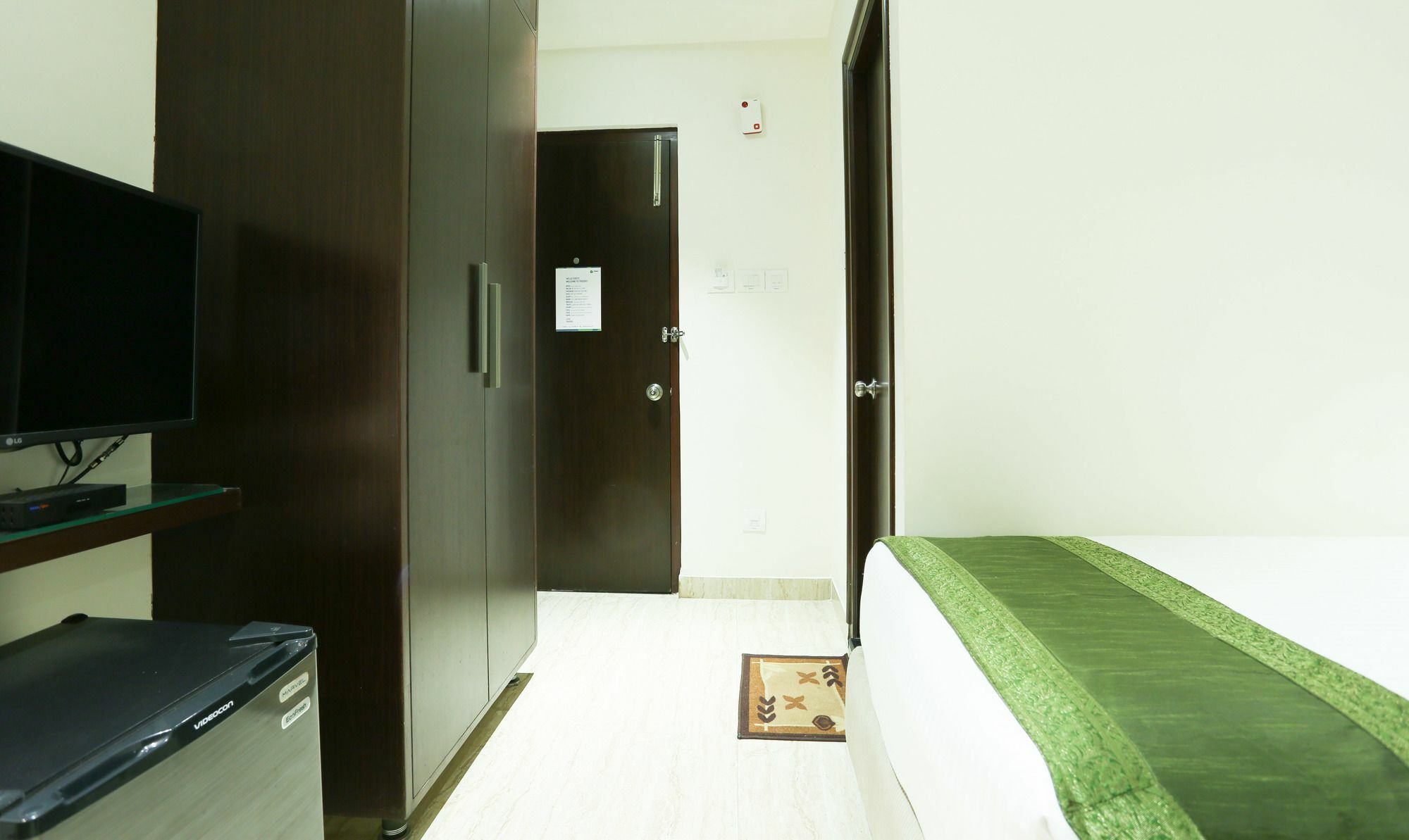 Treebo C Plaza Hotel Vijayawāda Екстериор снимка