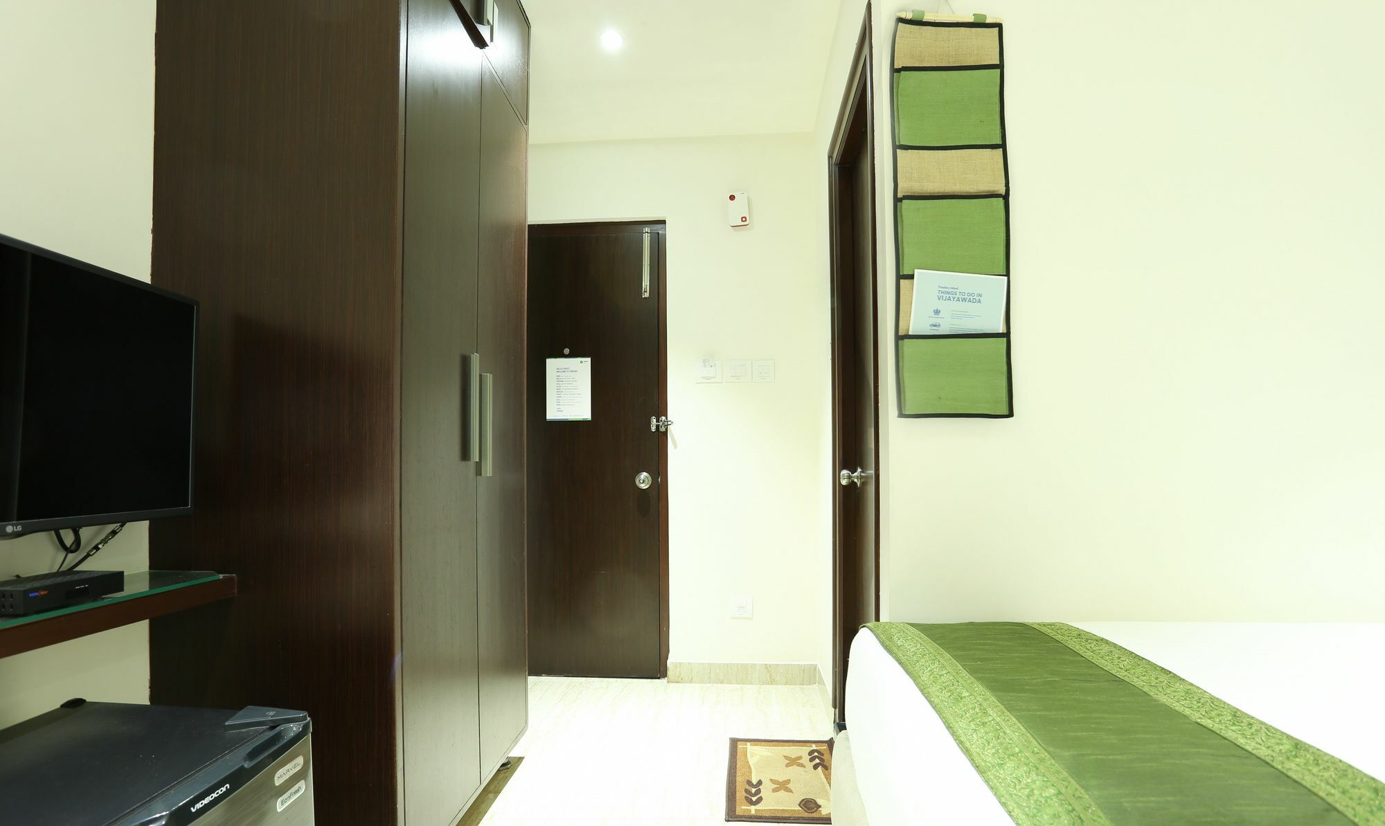 Treebo C Plaza Hotel Vijayawāda Екстериор снимка